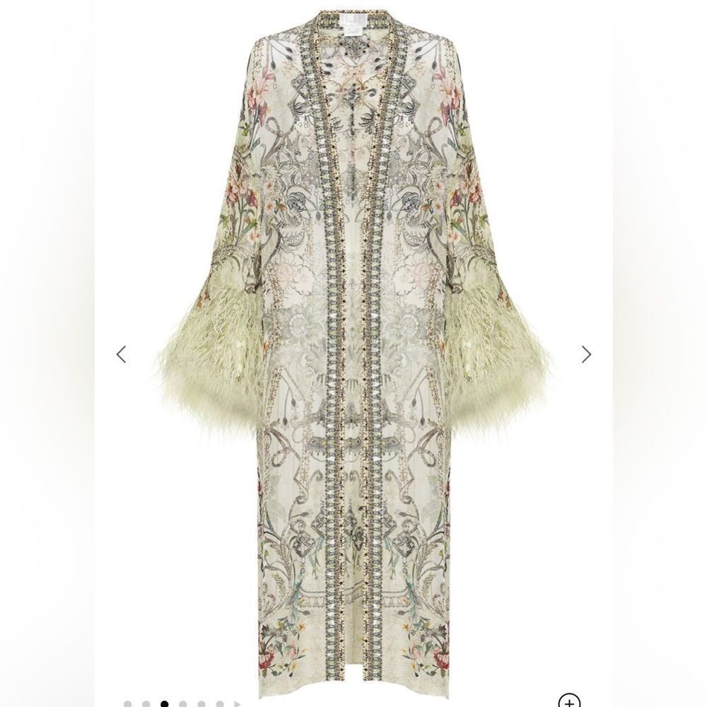 NWT 1550.00 CAMILLA Flare Sleeve Long Robe
Brick Lane Beauty OS COLLECTED PIECE